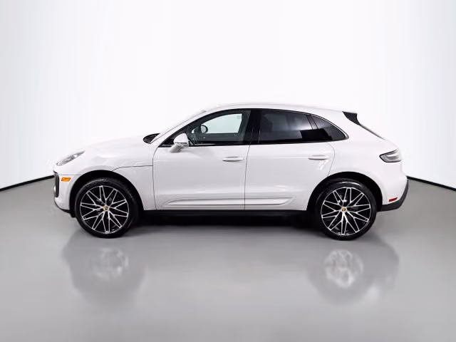 2026 Porsche Macan T - Photo 10