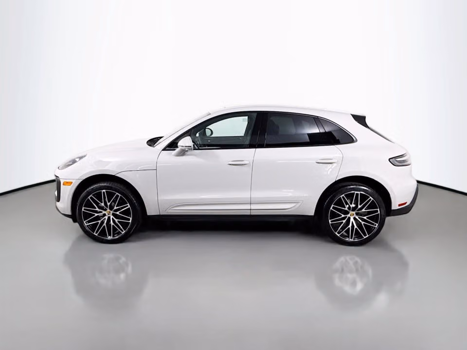 2026 Porsche Macan T - Photo 11