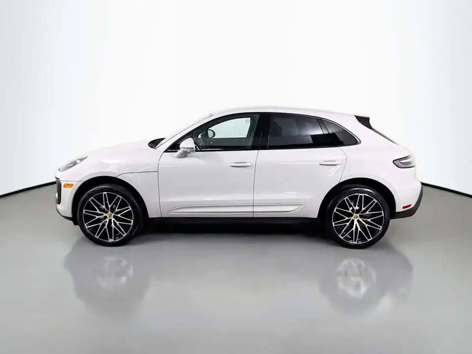 2026 Porsche Macan T - Photo 15