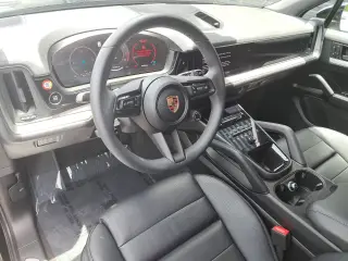 2025 Porsche Cayenne Base - Photo 29