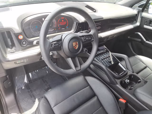 2025 Porsche Cayenne Base - Photo 26