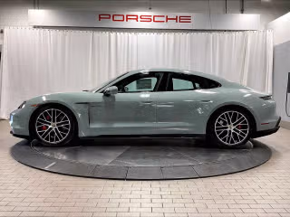 2025 Porsche Taycan GTS - Photo 9