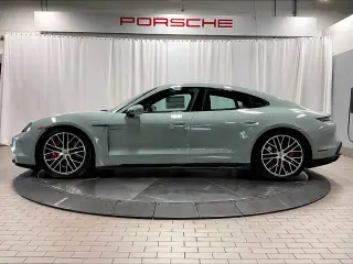 2025 Porsche Taycan GTS - Photo 13