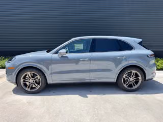 2025 Porsche Cayenne Turbo E-Hybrid - Photo 9