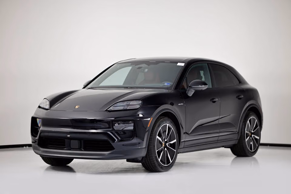 2026 Porsche Macan Base - Photo 3