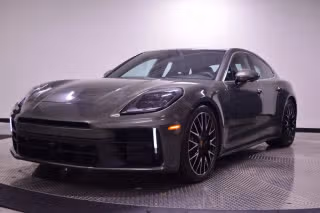 2025 Porsche Panamera 4's photo