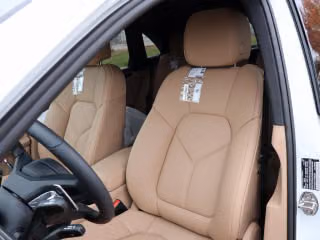 2026 Porsche Macan T - Photo 33