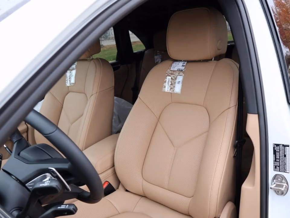 2026 Porsche Macan T - Photo 35
