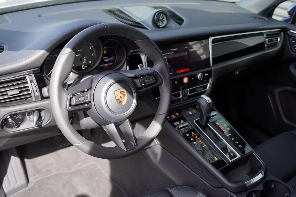 2026 Porsche Macan T - Photo 32