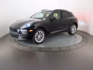 2025 Porsche Macan -'s photo