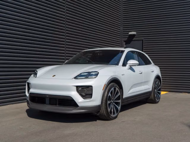 Used 2026 Porsche Macan Base with VIN WP1AD2XA4TL075530 for sale in Bakersfield, CA