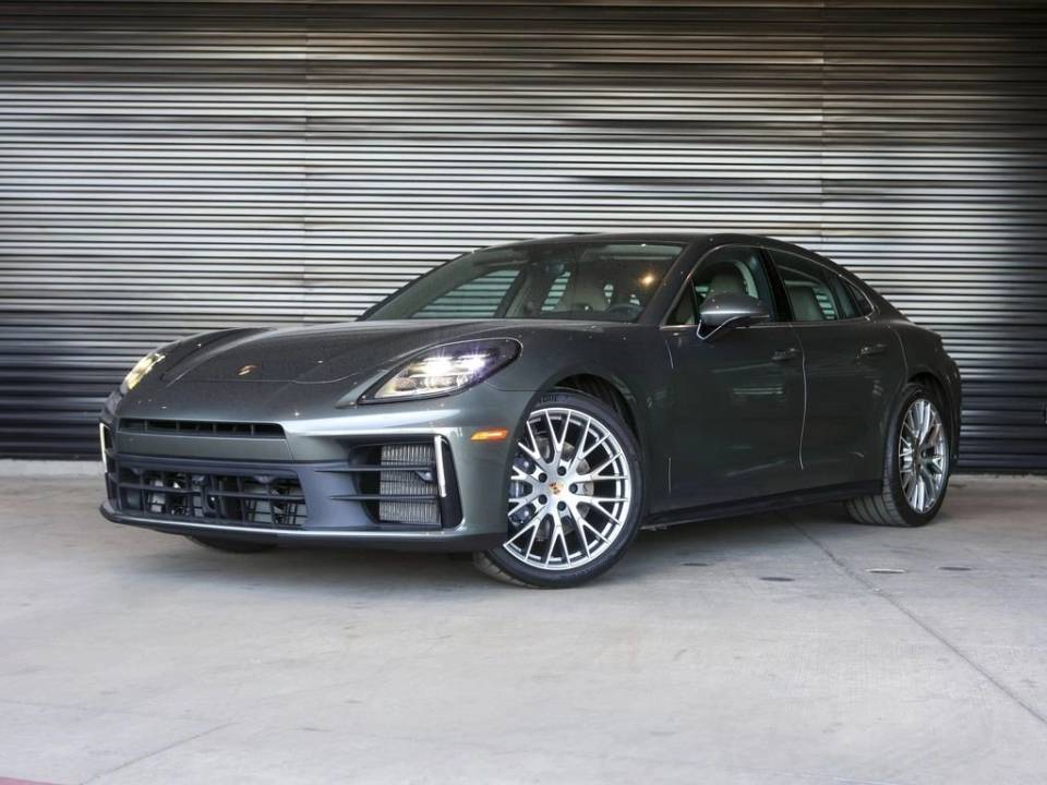 2026 Porsche Panamera 4