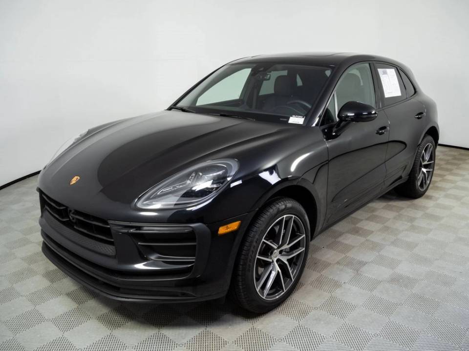 2025 Porsche Macan Base