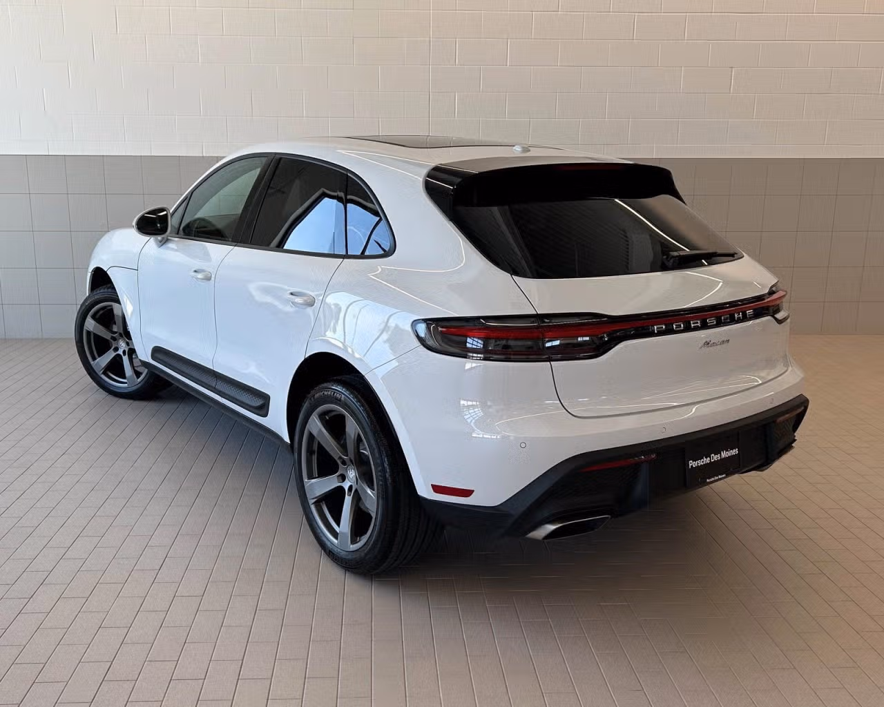2026 Porsche Macan - Photo 20