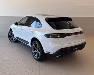 2026 Porsche Macan - Photo 17