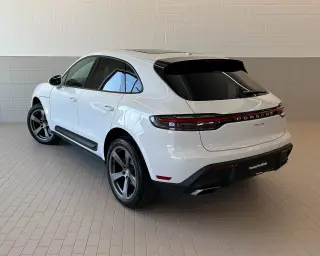 2026 Porsche Macan - Photo 21
