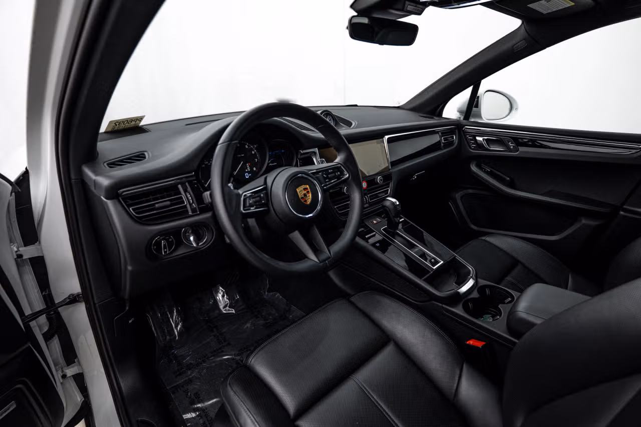 2025 Porsche Macan Base - Photo 28
