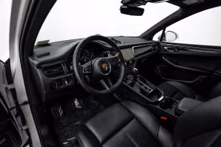 2025 Porsche Macan Base - Photo 25