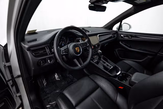 2025 Porsche Macan Base - Photo 26