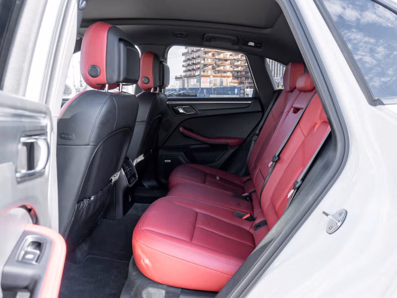 2022 Porsche The New Macan