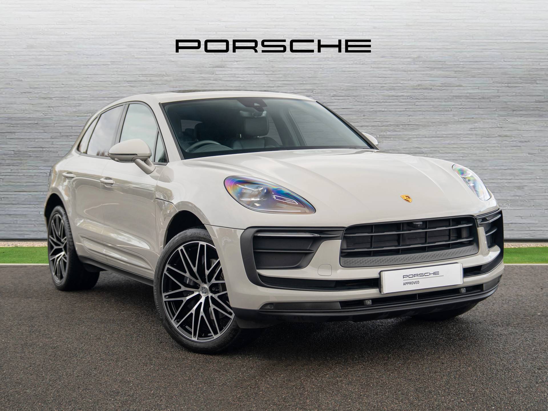 Macan, photo 1 of 44