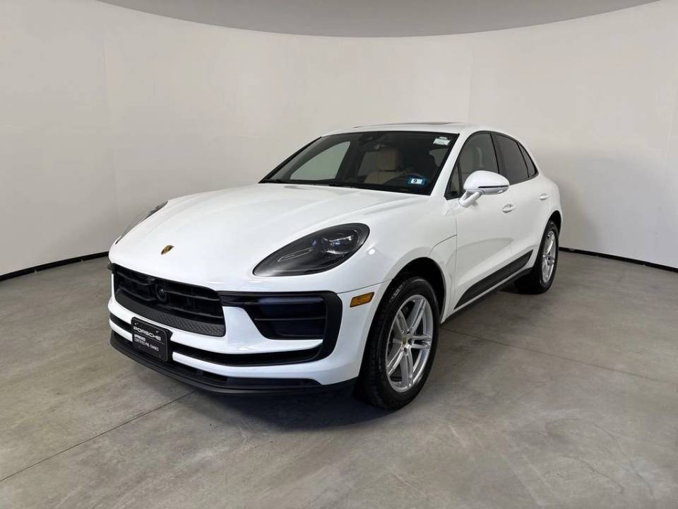 2025 Porsche Macan Base