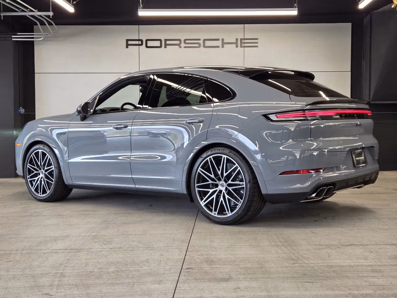 2026 Porsche Cayenne Coup Turbo E-Hybrid - Photo 20