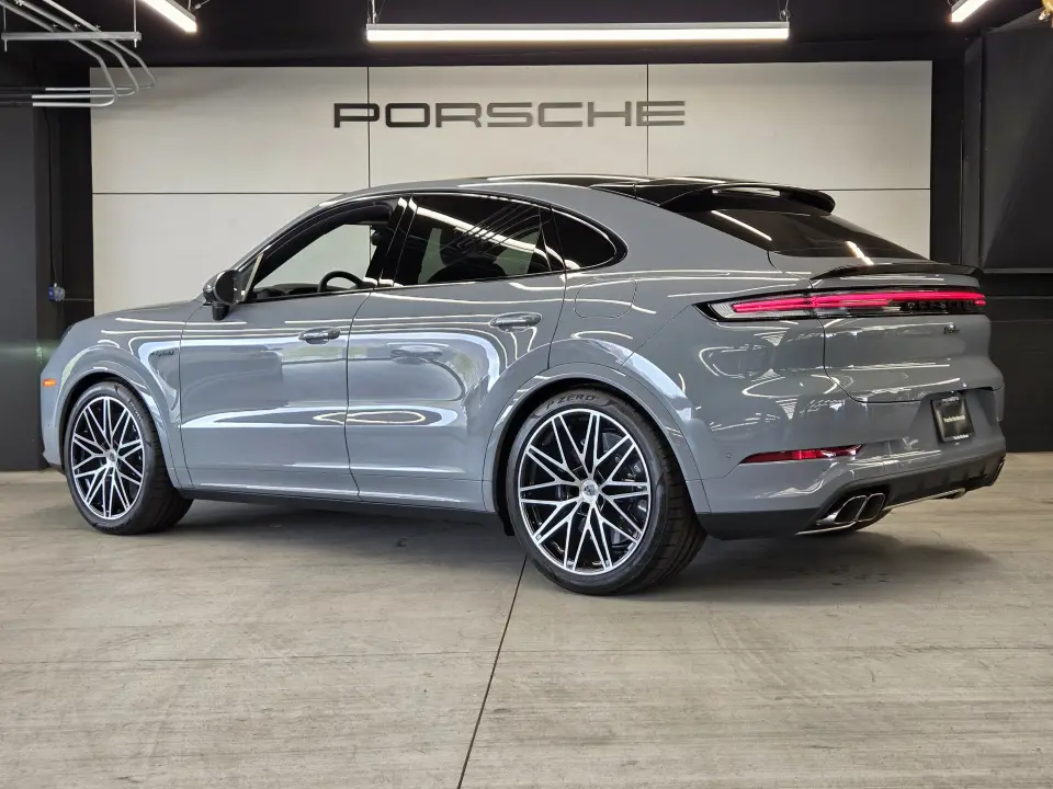 2026 Porsche Cayenne Coup Turbo E-Hybrid - Photo 23