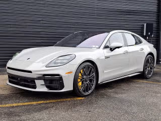 2025 Porsche Panamera Turbo S E-Hybrid's photo