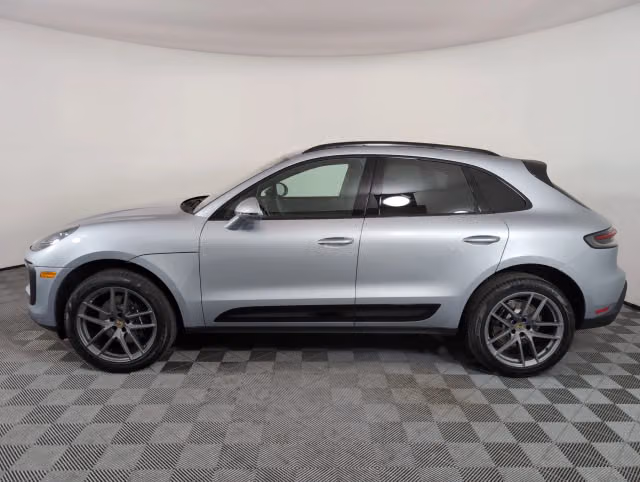 2025 Porsche Macan T - Photo 10