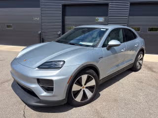 2025 Porsche Macan Macan 4 Electric's photo