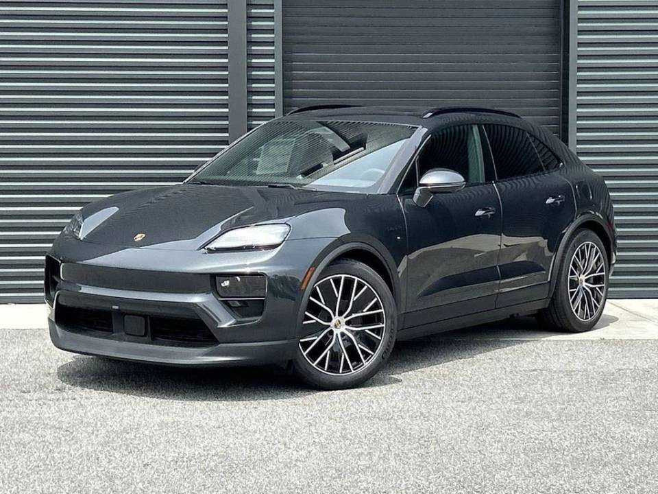 2025 Porsche Macan Base