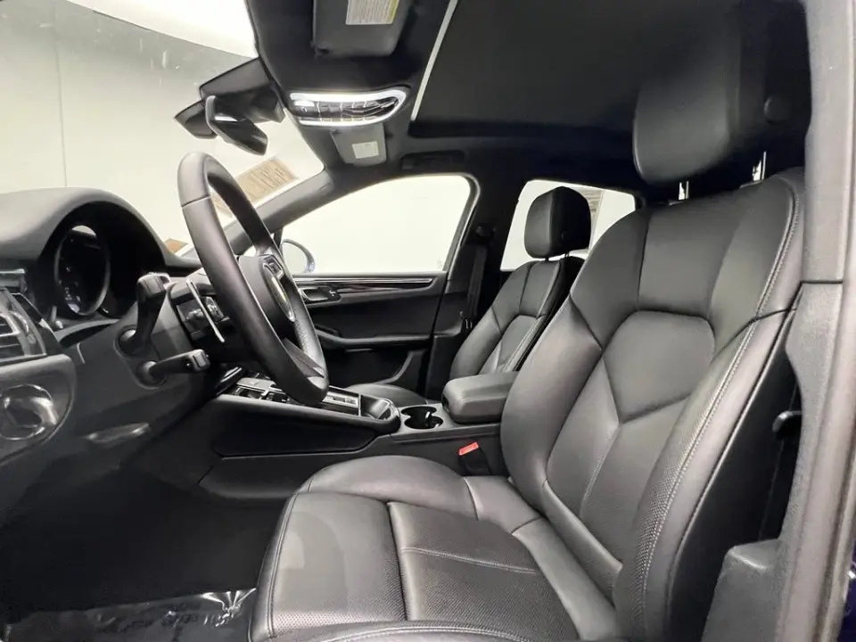 2025 Porsche Macan T - Photo 39