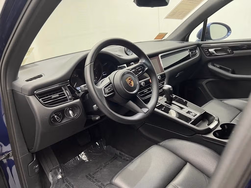 2025 Porsche Macan T - Photo 28