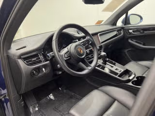 2025 Porsche Macan T - Photo 25