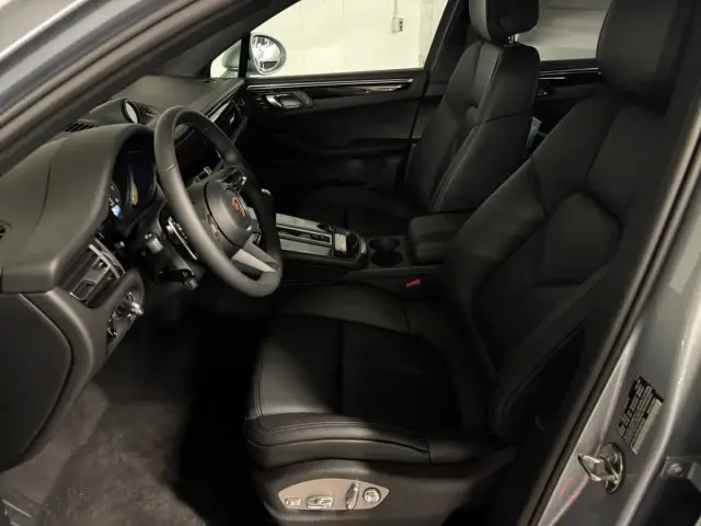 2026 Porsche Macan T - Photo 38