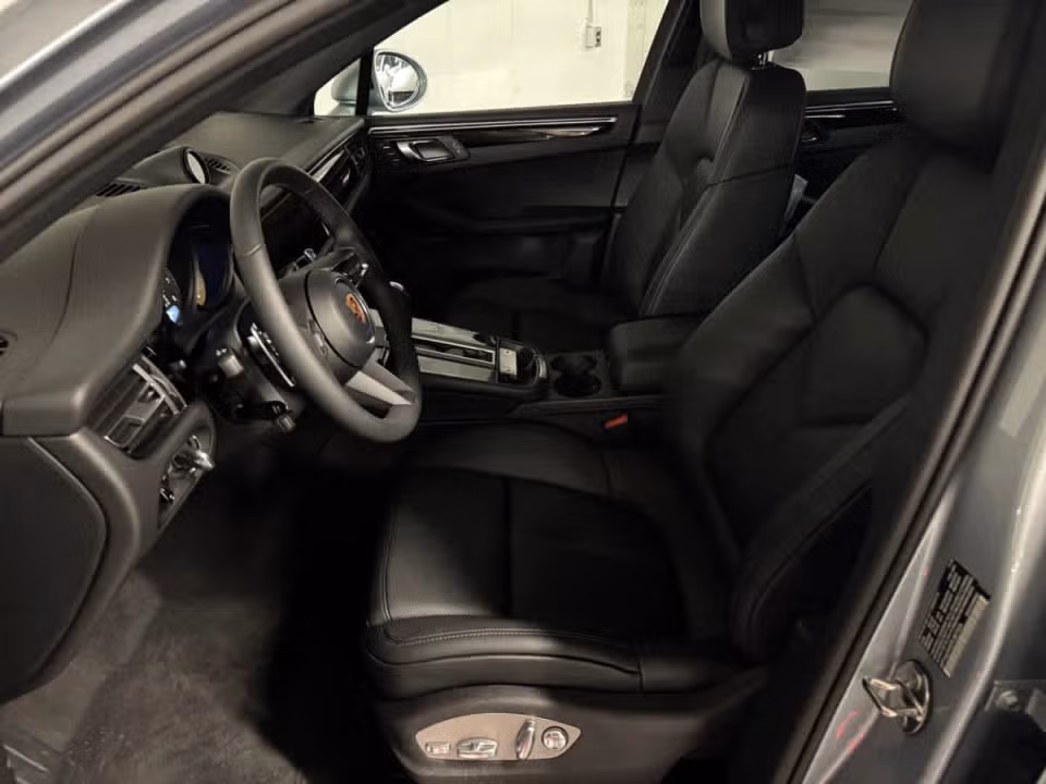2026 Porsche Macan T - Photo 35