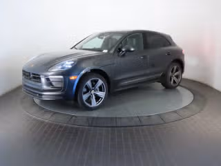 2024 Porsche Macan -'s photo