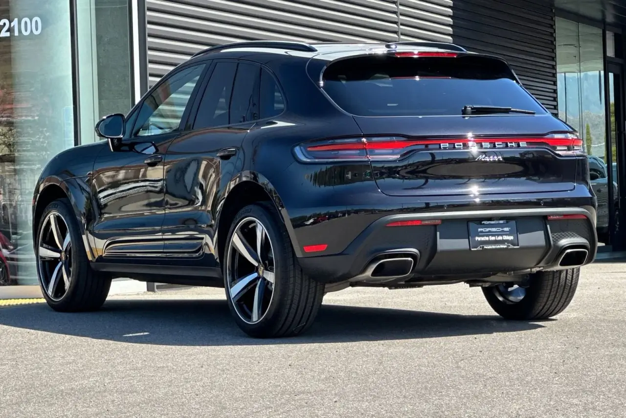 2026 Porsche Macan T - Photo 24