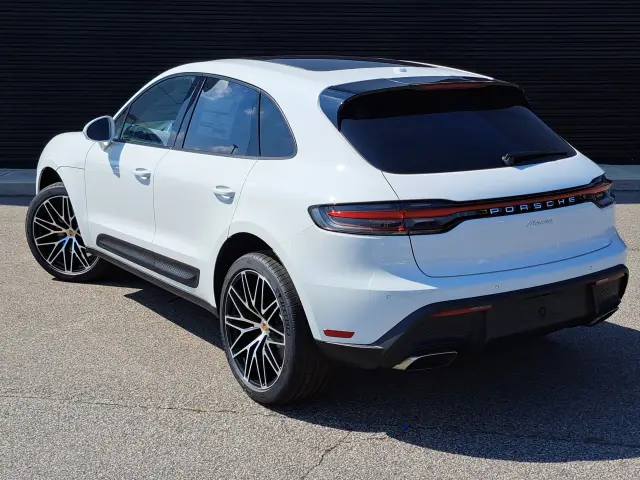 2025 Porsche Macan - Photo 22