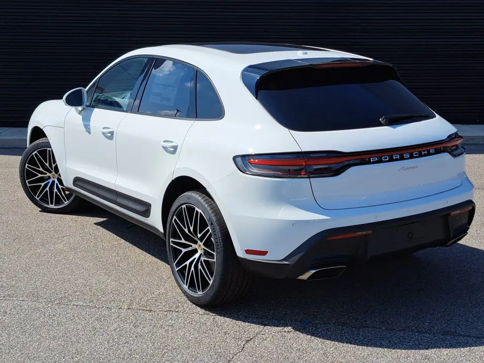 2025 Porsche Macan - Photo 23