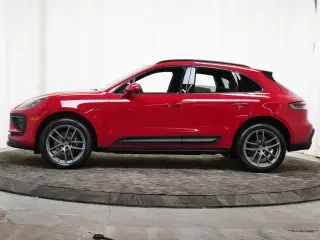 2026 Porsche Macan - Photo 13