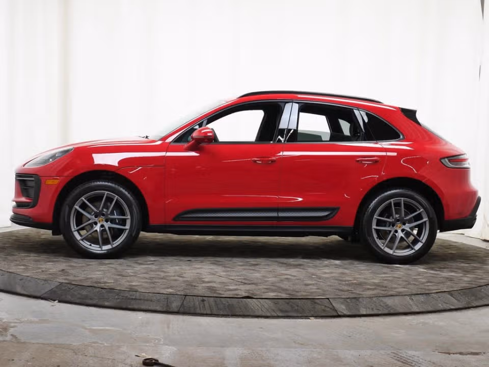 2026 Porsche Macan - Photo 11