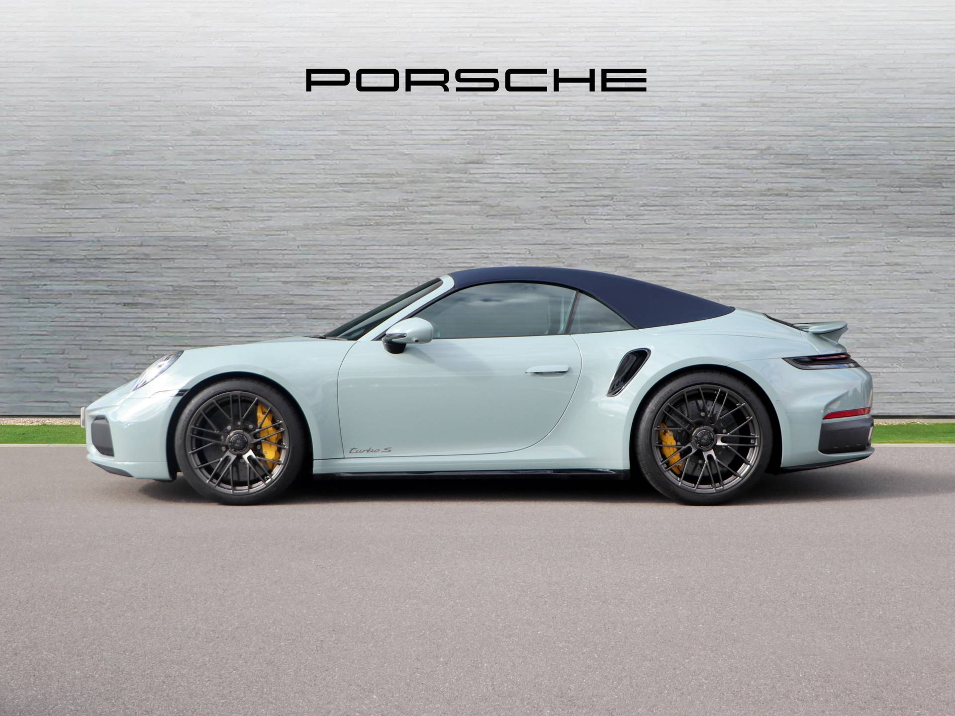 911 Turbo S Cabriolet, photo 2 of 37