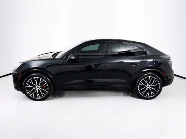 2025 Porsche Macan Turbo Electric - Photo 10