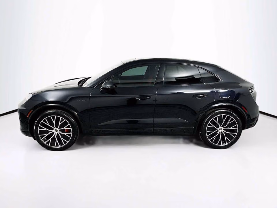 2025 Porsche Macan Turbo Electric - Photo 11