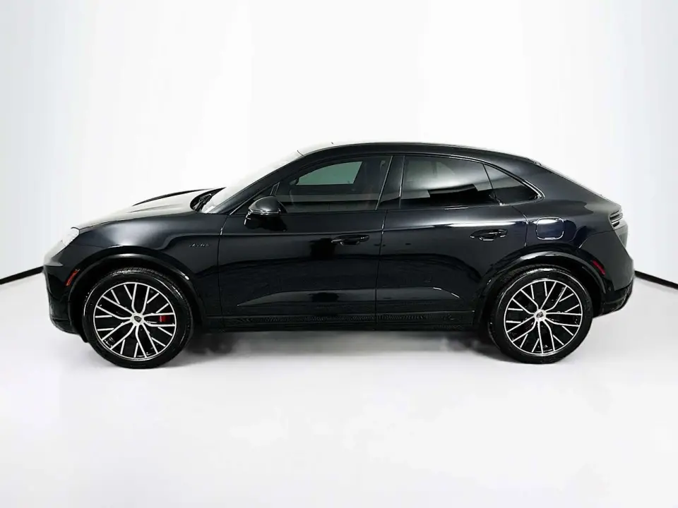 2025 Porsche Macan Turbo Electric - Photo 15