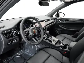 2025 Porsche Macan - Photo 29