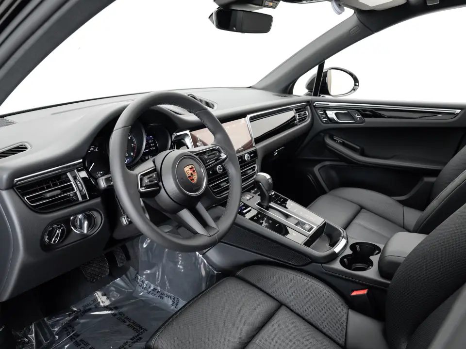 2025 Porsche Macan - Photo 31