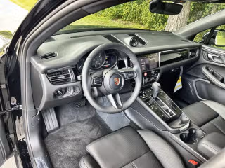 2026 Porsche Macan - Photo 25